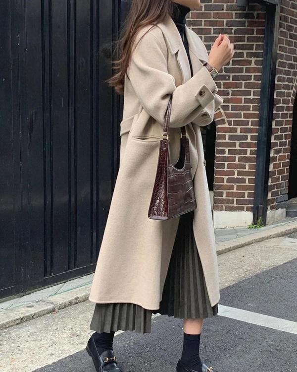 4 cách mix áo dạ dáng dài sang chảnh như gái Hàn cho bạn đi chơi ngày Tết-6