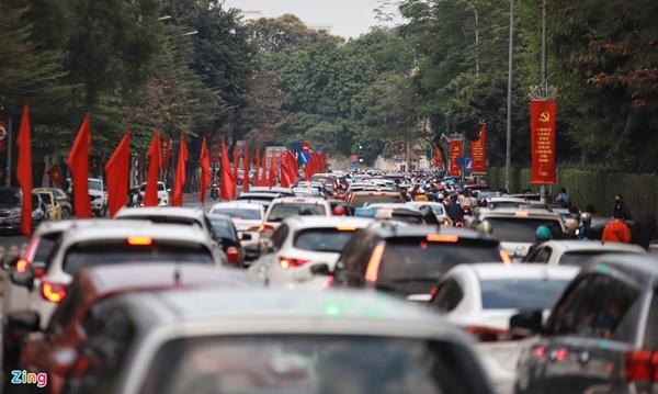 Đường phố Hà Nội tắc cứng chiều mùng 1 Tết-4
