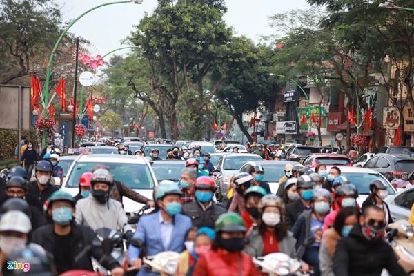 Đường phố Hà Nội tắc cứng chiều mùng 1 Tết-6