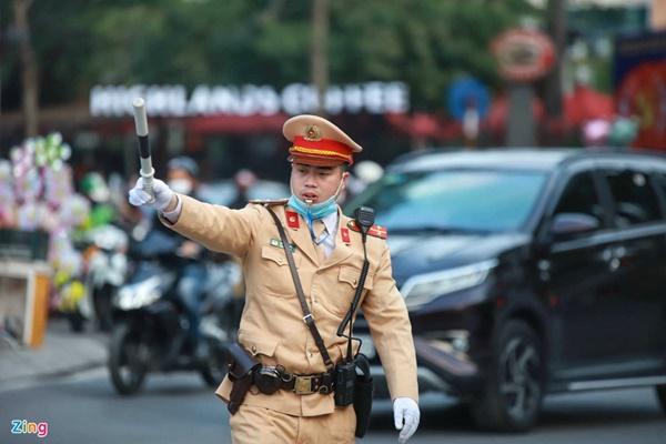 Đường phố Hà Nội tắc cứng chiều mùng 1 Tết-9