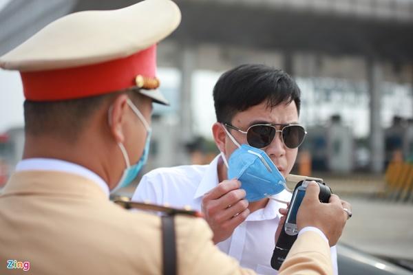 Đường phố Hà Nội tắc cứng chiều mùng 1 Tết-13