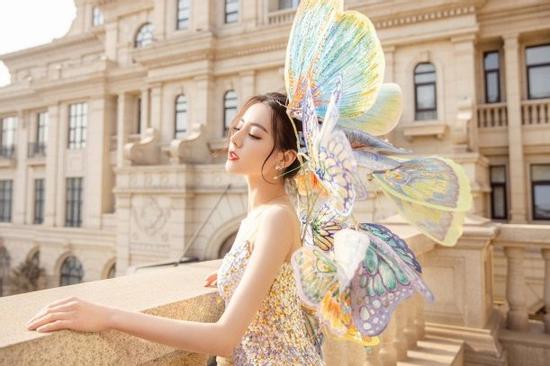 Địch Lệ Nhiệt Ba khoe tạo hình bươm bướm đẹp như 'tiên nữ'