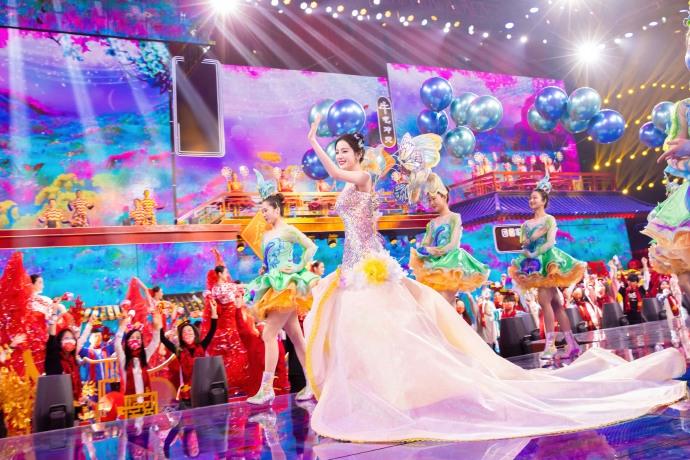 Địch Lệ Nhiệt Ba khoe tạo hình bươm bướm đẹp như tiên nữ-8