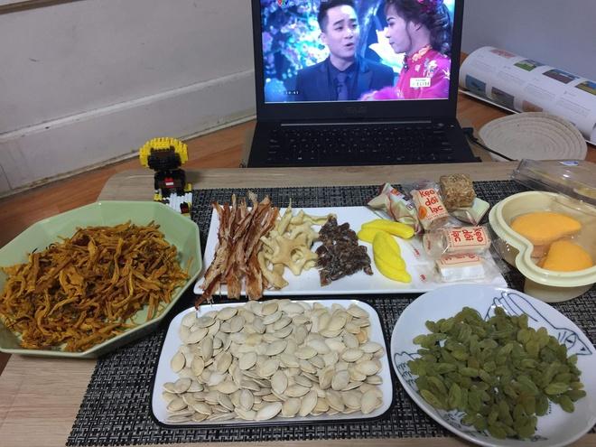 Du học sinh Việt gói bánh chưng bằng giấy bạc đón Tết-2