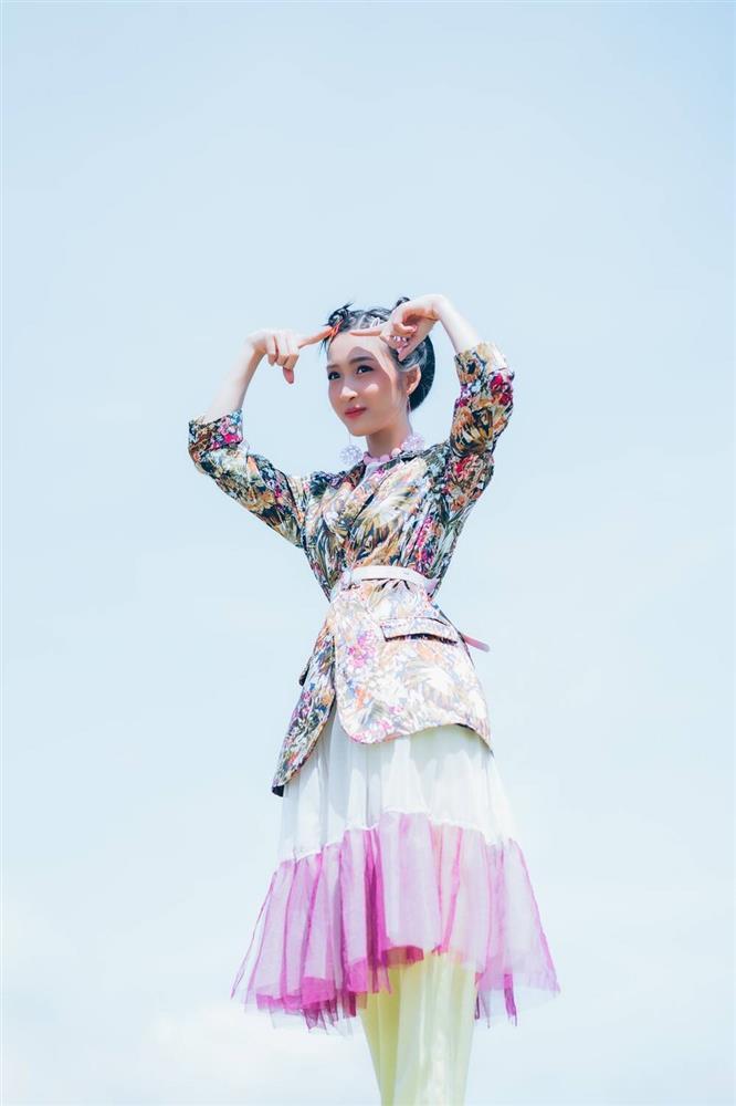 Phí Phương Anh bị cà khịa tan tành dưới MV mới của Juky San-2