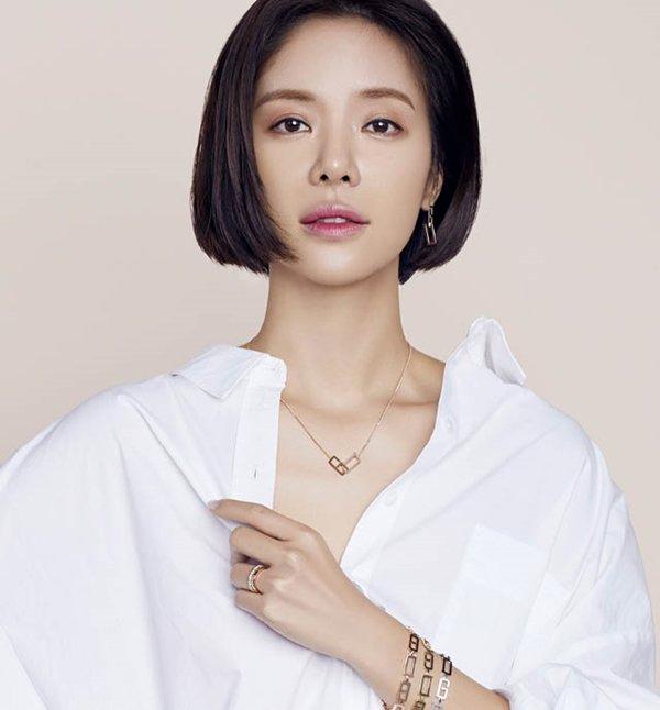 Hwang Jung Eum kết hôn với một cựu vận động viên golf chuyên nghiệp và ly hôn sau 4 năm gắn bó. Người đẹp 