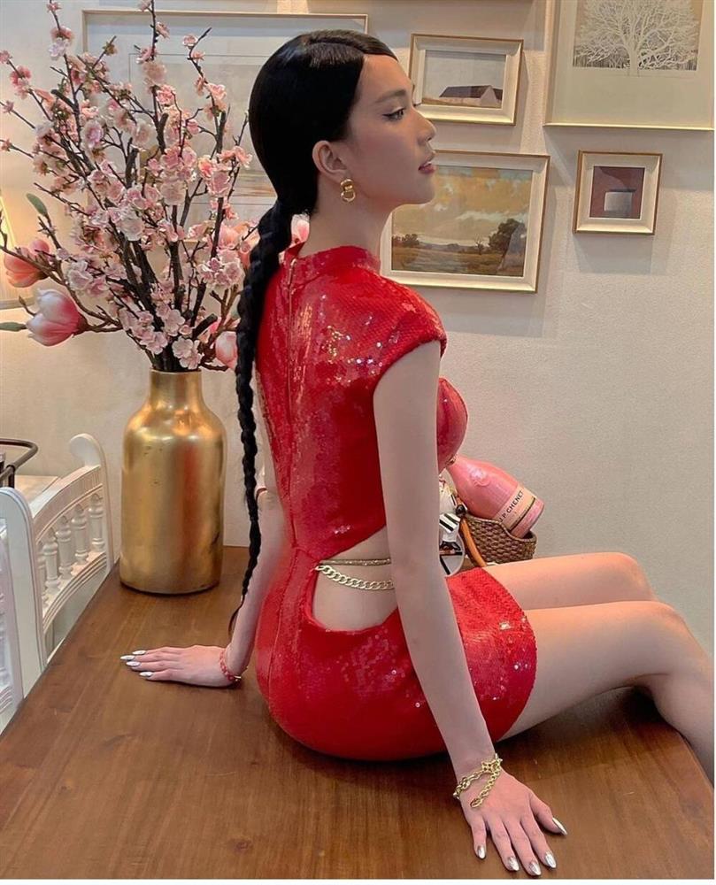 Ăn Tết linh đình, Ngọc Trinh vẫn sở hữu eo không mỡ thừa-1