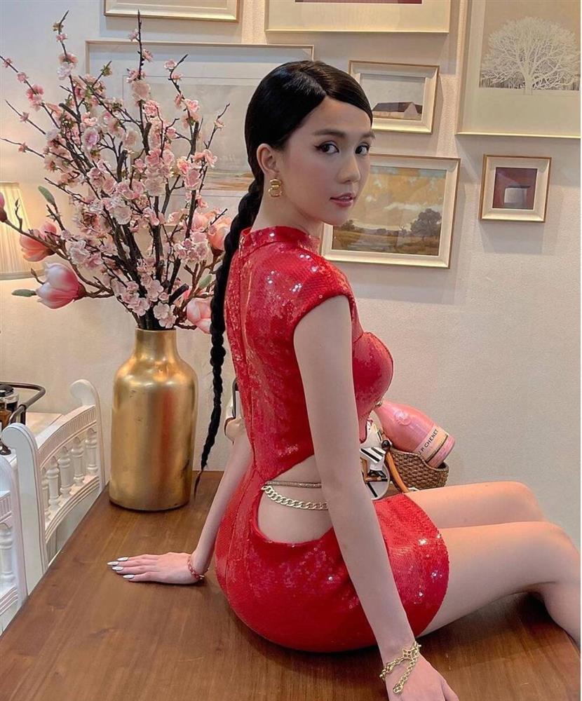 Ăn Tết linh đình, Ngọc Trinh vẫn sở hữu eo không mỡ thừa-2