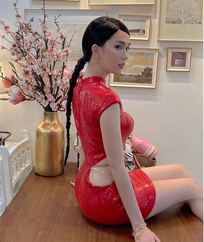 Ăn Tết linh đình, Ngọc Trinh vẫn sở hữu eo không mỡ thừa-3