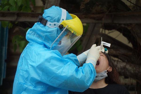 Hà Nội: Một học sinh lớp 2 mắc COVID-19, cả lớp phải xét nghiệm-2