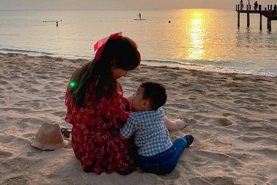 HOT: Lộ diện con trai đầu lòng của Hòa Minzy