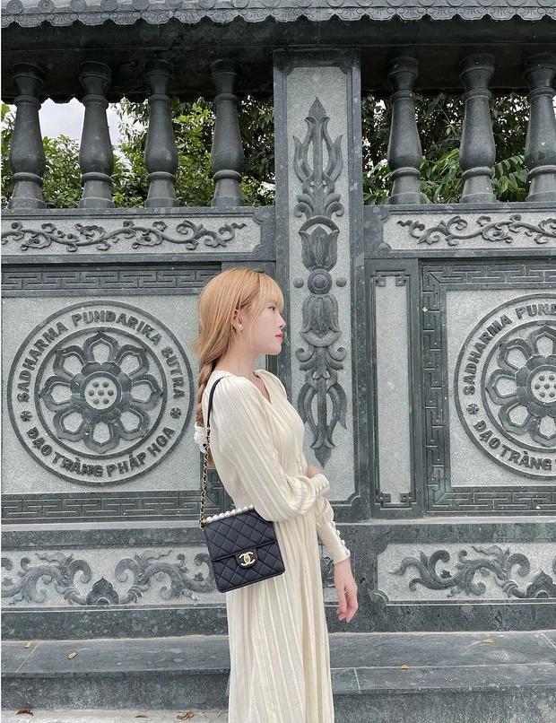 Valentine, Thiều Bảo Trâm xinh đẹp bên gia đình nhưng gương mặt vẫn buồn-2