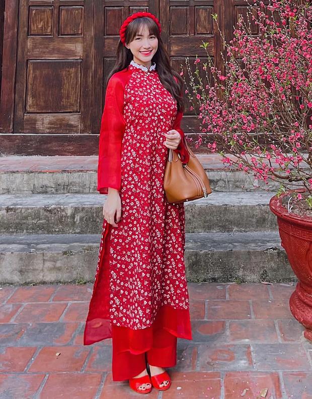 Chơi lớn như Hoà Minzy: Đầu năm chi 10 triệu lì xì con gái Bùi Tiến Dũng, nhận luôn sui gia-3