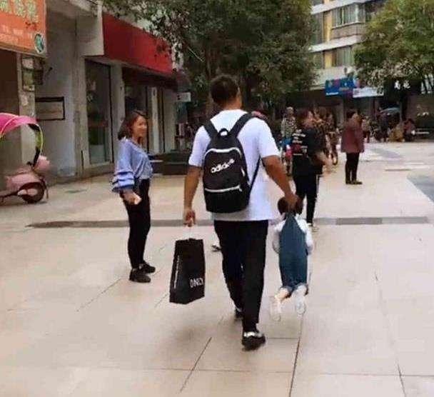 Cười ngất với những khoảnh khắc khiến bạn bỗng nhiên cảm thấy chỉ là con ghẻ của bố mẹ-10