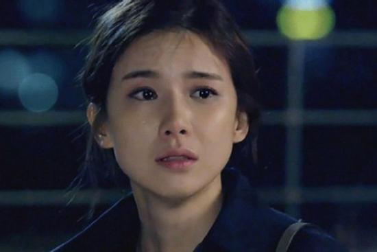 Mùng 3 Tết về quê lì xì mừng tuổi mẹ chồng nhưng bà vội nói điều khiến tôi tái mặt