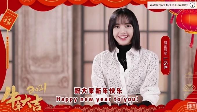 Lisa bị ném đá vì chúc mừng năm mới bằng tiếng Trung-1