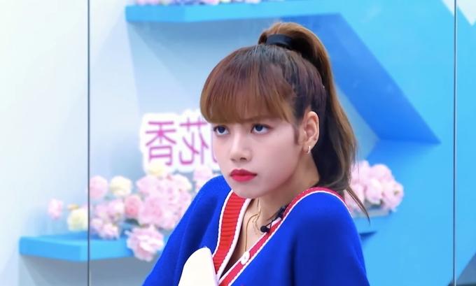 Lisa bị ném đá vì chúc mừng năm mới bằng tiếng Trung-2