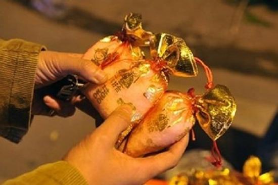 Vì sao đầu năm mua muối, cuối năm mua vôi?