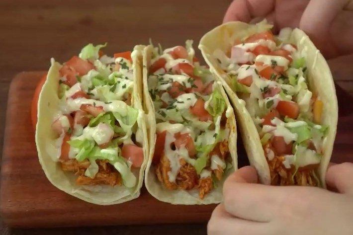 Thân hình là gà trống nhưng lại có buồng trứng như gà mái khiến cư dân mạng tranh cãi-2