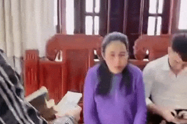 Clip: Thanh niên từng học dốt nhất nhà lì xì cả xấp tiền đô khiến người nhận cũng áp lực, dân mạng ào ào xin vía-1