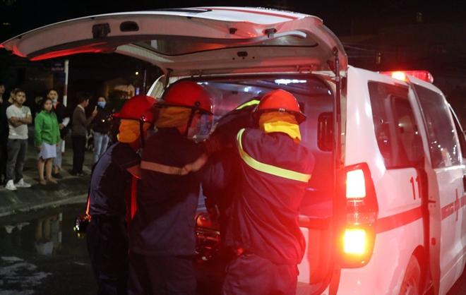 Giải cứu 6 người trong đám cháy rạng sáng mùng 4 Tết-6