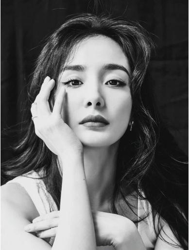 Dương Mịch vật vã đóng vai ác, mặc vest đơn giản mà nhan sắc vẫn đánh bật mọi thứ-7