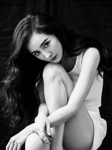 Dương Mịch vật vã đóng vai ác, mặc vest đơn giản mà nhan sắc vẫn đánh bật mọi thứ-9