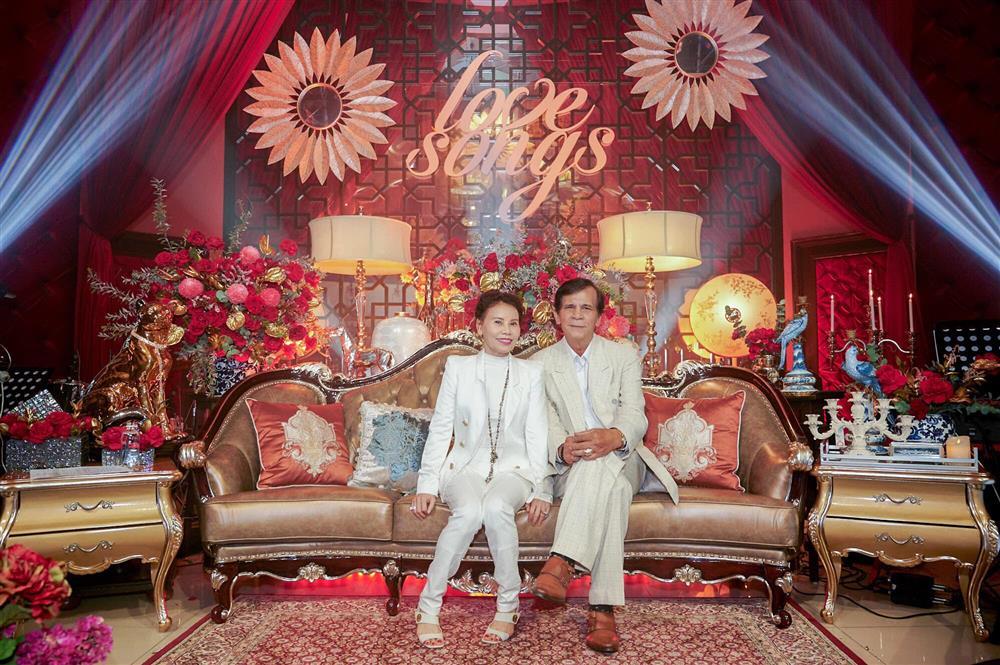 Ngoại hình bố mẹ Hồ Ngọc Hà từ quá khứ đến hiện tại-13