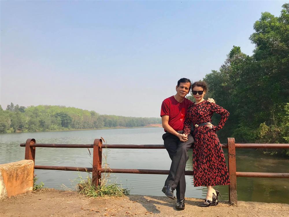 Ngoại hình bố mẹ Hồ Ngọc Hà từ quá khứ đến hiện tại-5