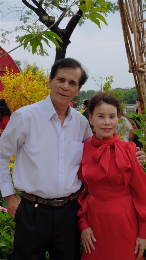 Ngoại hình bố mẹ Hồ Ngọc Hà từ quá khứ đến hiện tại-12