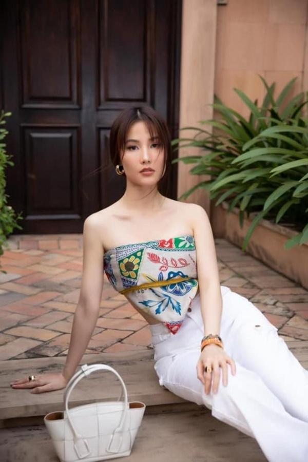 Diễm My 9X khoe vai trần sexy ngày Tết.