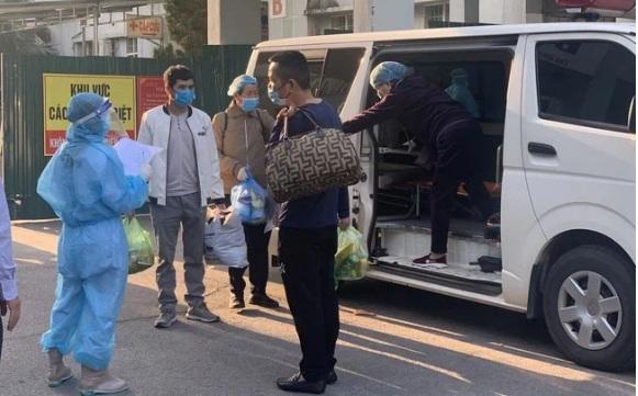 Mới mùng 4 Tết, người từ Hải Dương ùn ùn đổ về Hà Nội đông nghịt gây tắc nghẽn trên Quốc lộ 5-3