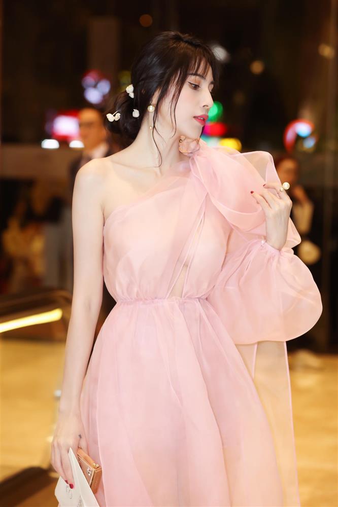 4 quý cô tuổi Sửu: 2 chị đẹp bất chấp tuổi tác, 2 em tóc ngắn đến ngỡ ngàng-7