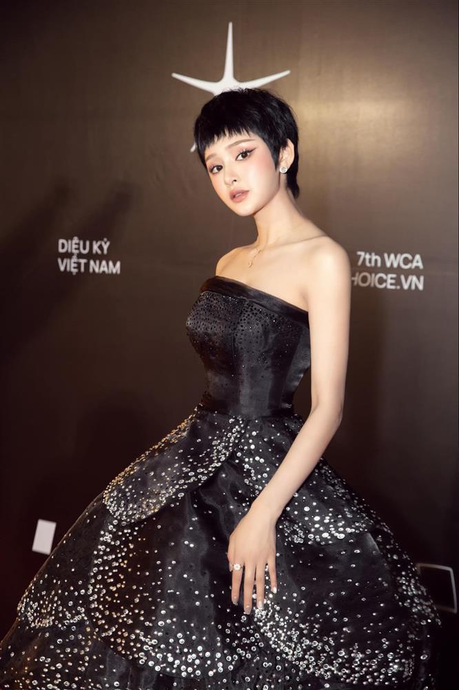 4 quý cô tuổi Sửu: 2 chị đẹp bất chấp tuổi tác, 2 em tóc ngắn đến ngỡ ngàng-22