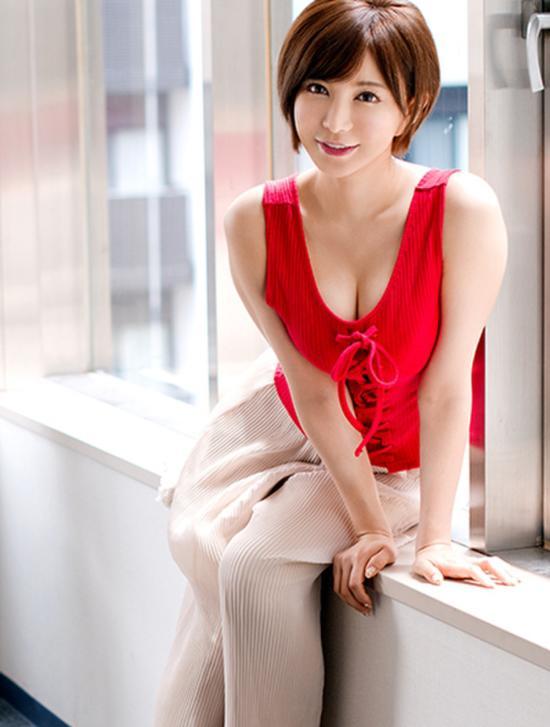 Cô đào phim 18+ gặp sự cố nhớ đời khi khoe cuộc sống sang chảnh-1