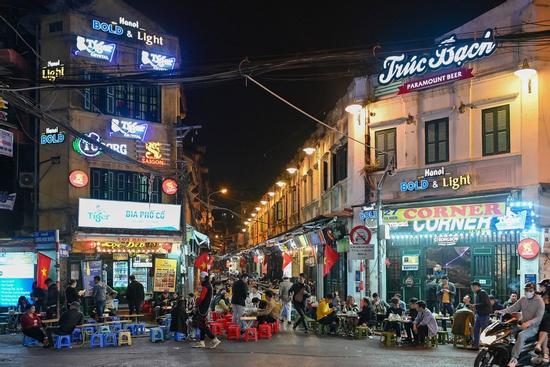 Hàng quán ở Hà Nội sau lệnh đóng cửa phòng dịch Covid-19