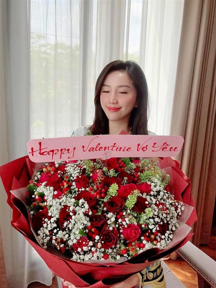 Bảo Thy - Linh Chi và loạt mỹ nhân khoe quà Valentine toàn đồ hiệu, căn hộ đắt đỏ-3