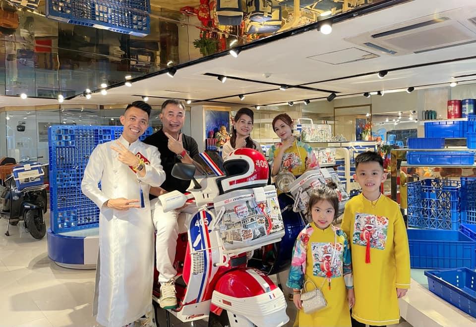 Bất ngờ ngoại hình phong độ người cha quyền lực của Minh Nhựa-2