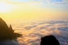 Biển mây ngoạn mục trên đỉnh núi ở Trung Quốc