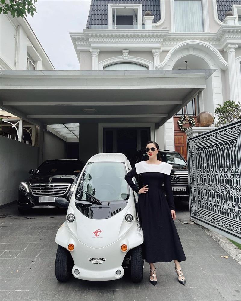 Bảo Thy gây chú ý với những lần xuống phố bằng siêu xe đi chợ-7
