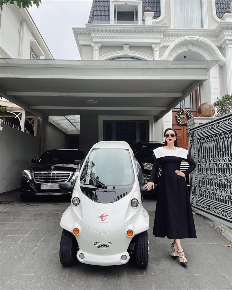 Bảo Thy gây chú ý với những lần xuống phố bằng siêu xe đi chợ-8