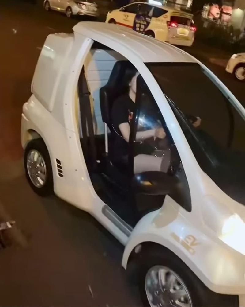 Bảo Thy gây chú ý với những lần xuống phố bằng siêu xe đi chợ-6