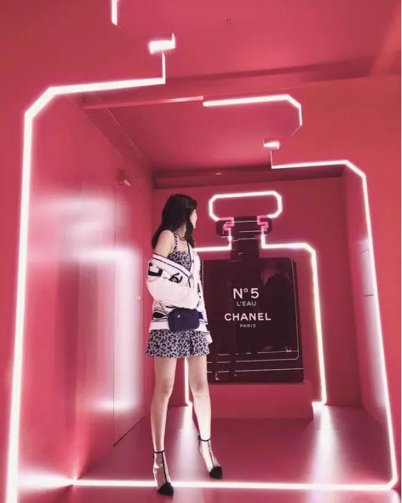 Chị đại SNSD sở hữu đôi chân dài siêu thực đến Lisa cũng phải lép vế, diện đồ ngắn là dân tình choáng váng-6