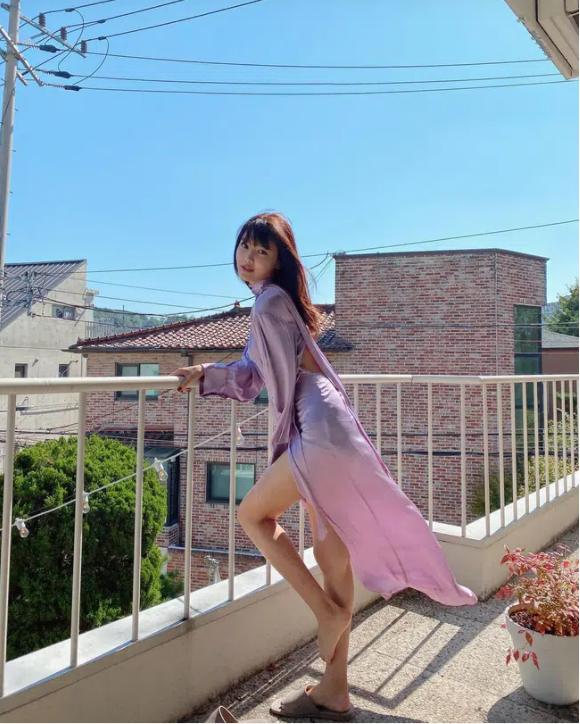 Chị đại SNSD sở hữu đôi chân dài siêu thực đến Lisa cũng phải lép vế, diện đồ ngắn là dân tình choáng váng-8