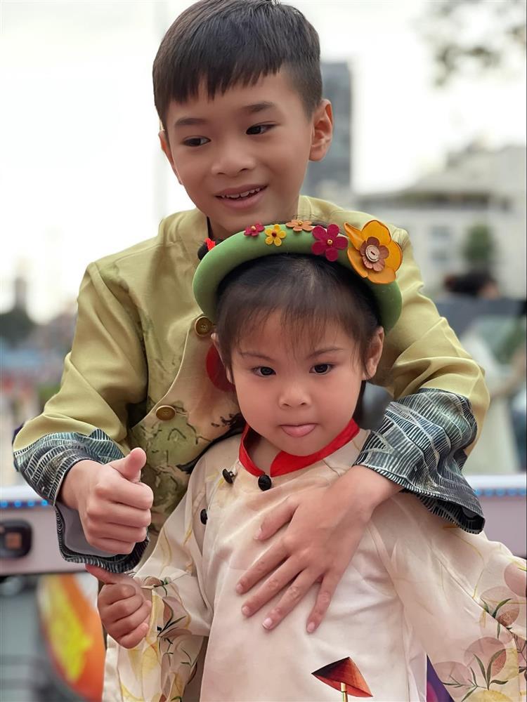 Những ngày về Việt Nam của con trai Ngô Kiến Huy-11