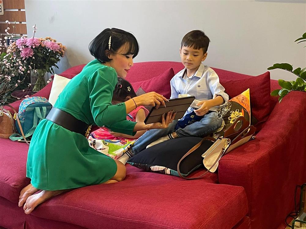 Những ngày về Việt Nam của con trai Ngô Kiến Huy-13