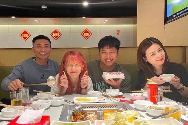 Mũi trưởng Long đổi chỗ ngồi cạnh Hậu Hoàng, một chi tiết nhỏ đủ để đẩy thuyền-3