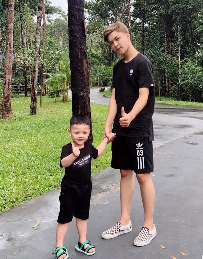 Hòa Minzy khoe ảnh gia đình, ngoại hình cậu út gây chú ý-9