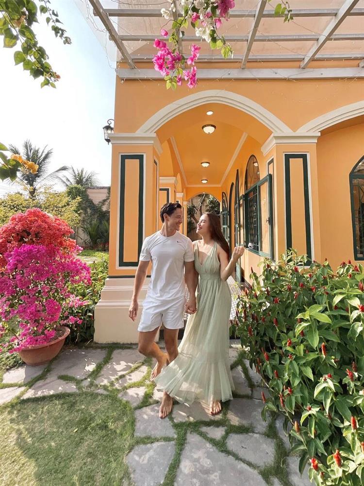 Khoe ảnh tình bể bình bên Kim Lý, Hồ Ngọc Hà liền bị soi chỉnh ảnh quá đà-1