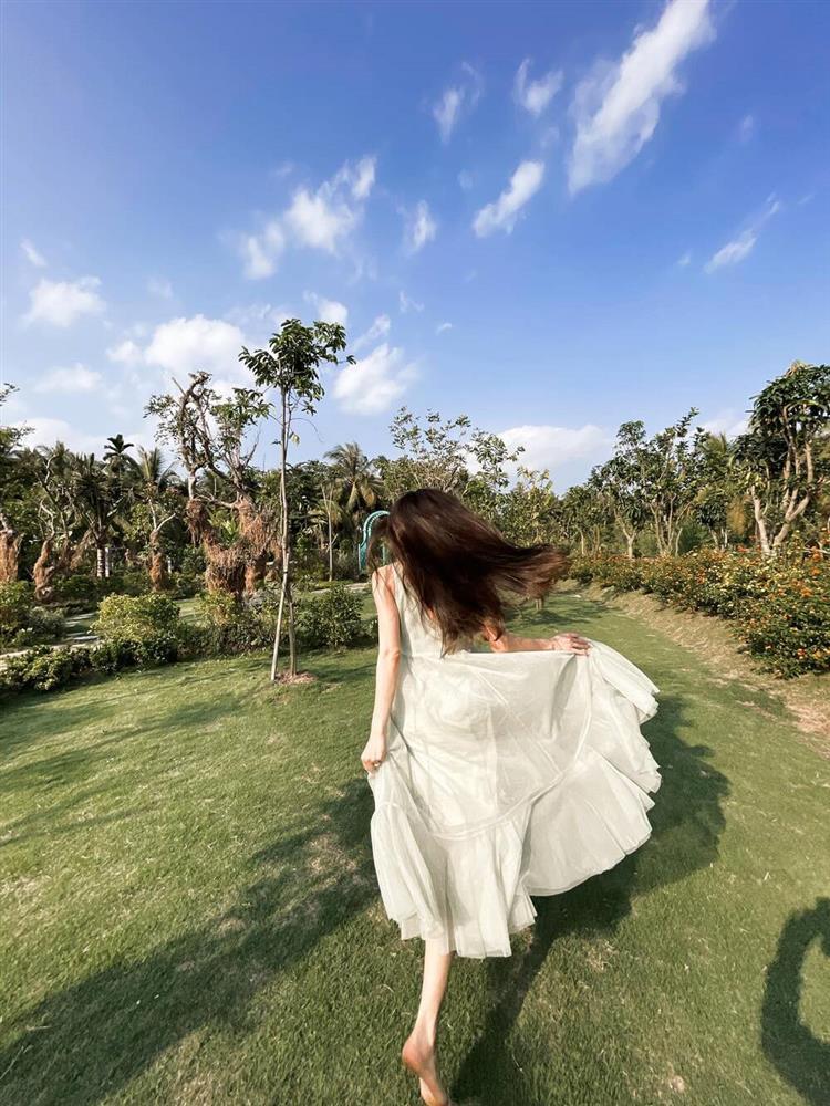 Khoe ảnh tình bể bình bên Kim Lý, Hồ Ngọc Hà liền bị soi chỉnh ảnh quá đà-4